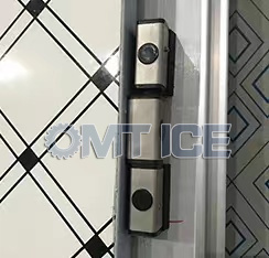 cold room door-2